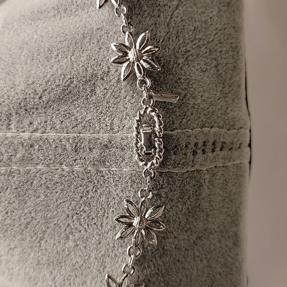 Vintage D'Orlan Silver-Tone Sunflower Necklace - Picture 5 of 7